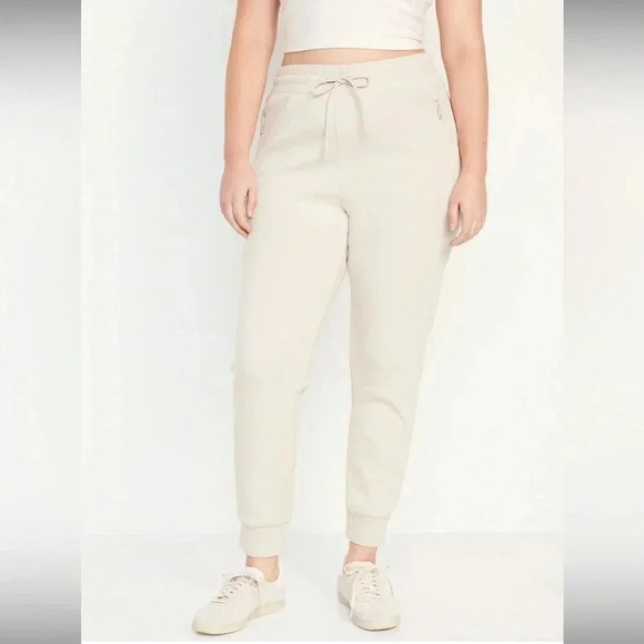 Old Navy Pants - Like new! Old Navy High-Waisted Dynamic Fleece Joggers, Size XL (16/18)
